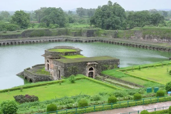 Ujjain to Mandu Taxi Service