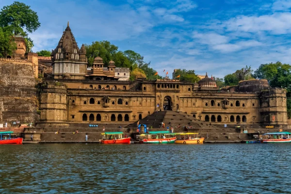Ujjain to Maheshwar Taxi Service